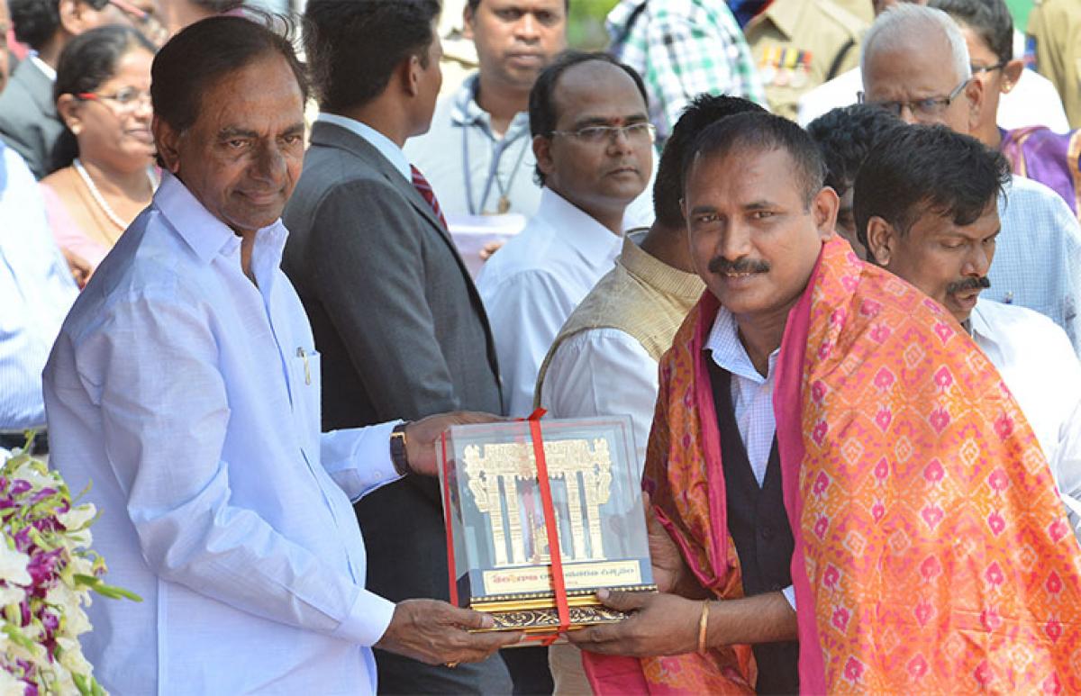 CM felicitating Mukesh Kumar